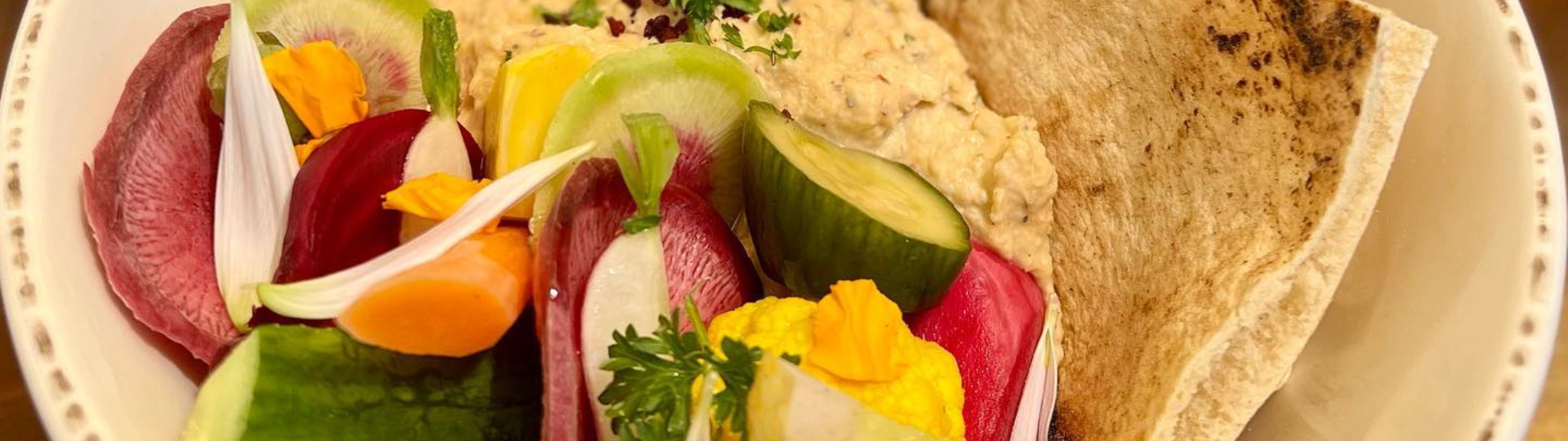 Spread Kitchen hummus plate with vegetables